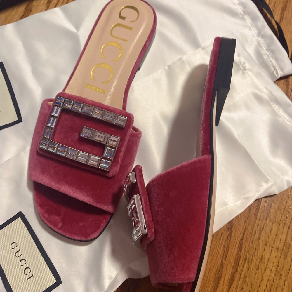 GUCCI PINK VELVET CRYSTAL G LOGO SANDALS